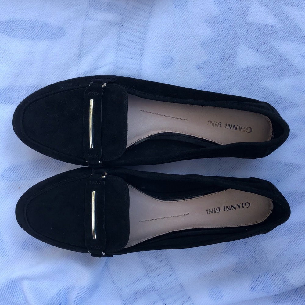 Gianni Bini black suede flats